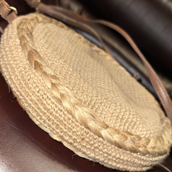 Round Jute Crossbody Bag - Picture 7 of 16
